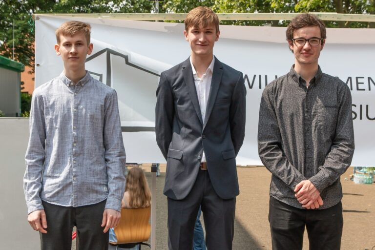 REO AG, Schwertstraße Lisesi’nden üç mezuna REO Fizik Ödülü verdi